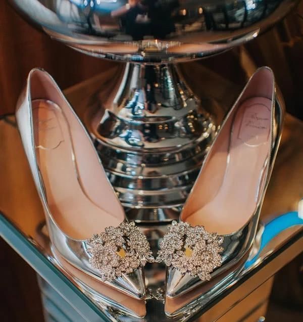  #蛋糕#明星就算不一样，举办超豪华婚礼，8层可移动蛋糕竟然倒挂天花板