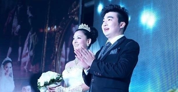 『梁超』梁超11年结过婚,同前妻去马尔代夫度蜜月,与何雯娜待遇天壤之别
