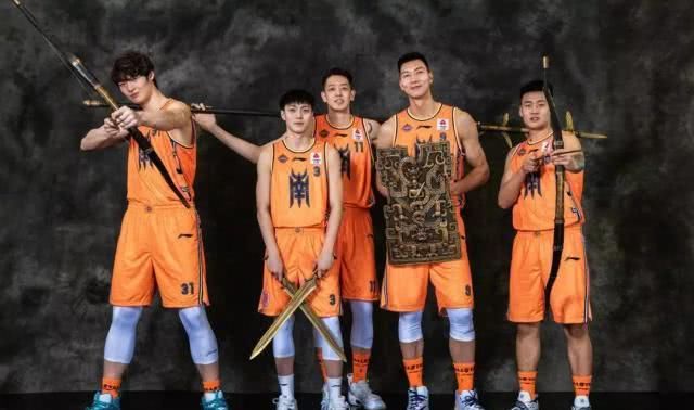 郭艾伦cba全明星球鞋