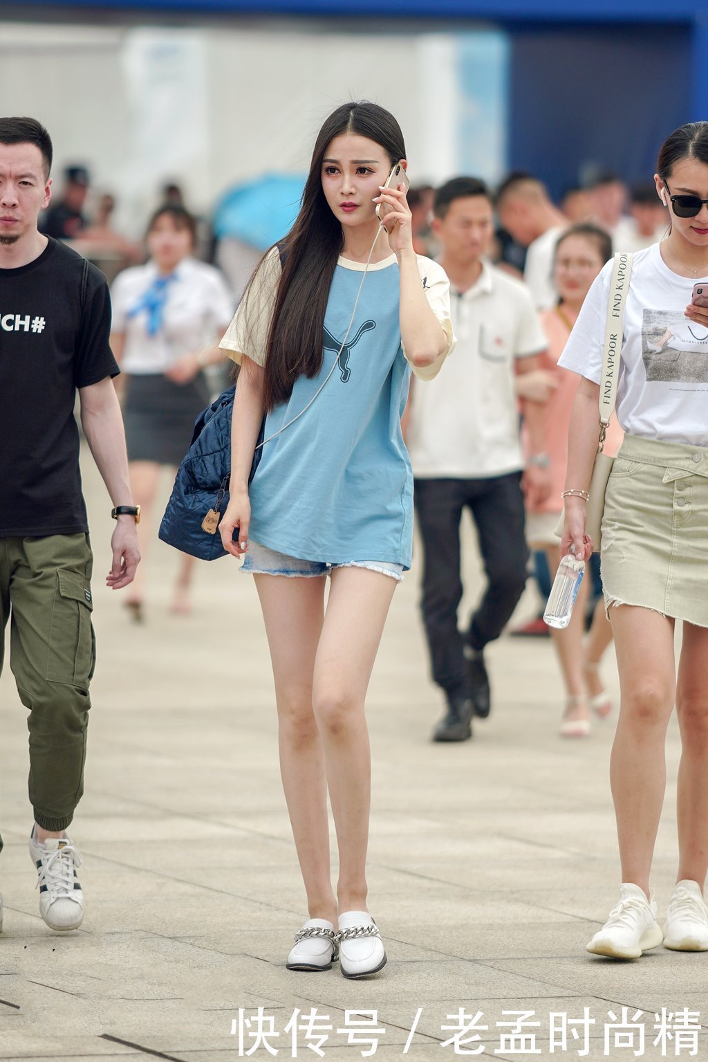  [悄悄地]街拍：天气回暖换春装，悄悄地秀一把性感，一点不过分