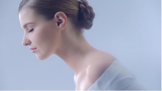 若水Rossui石墨烯轻颜嫩肤仪，塑造精致小脸轮廓