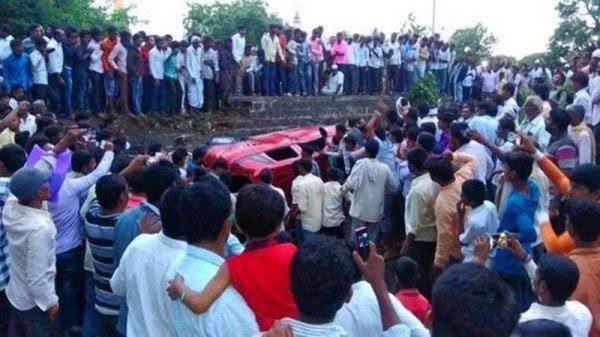 精神病女子被诬陷绑架儿童，遭村民私刑处死，印度假消息再害死人