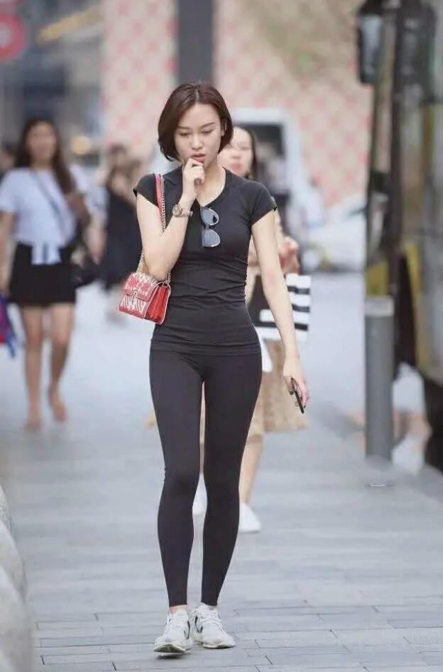 美女|今夏才“火”的打底裤, 显瘦又时髦, 体验别样的美!