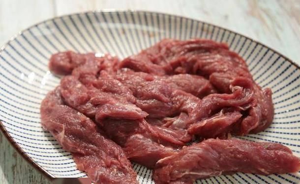  #少许#牛肉的做法有很多，最爱的还吃小吃制作啦，肉干、肉松最爱吃了