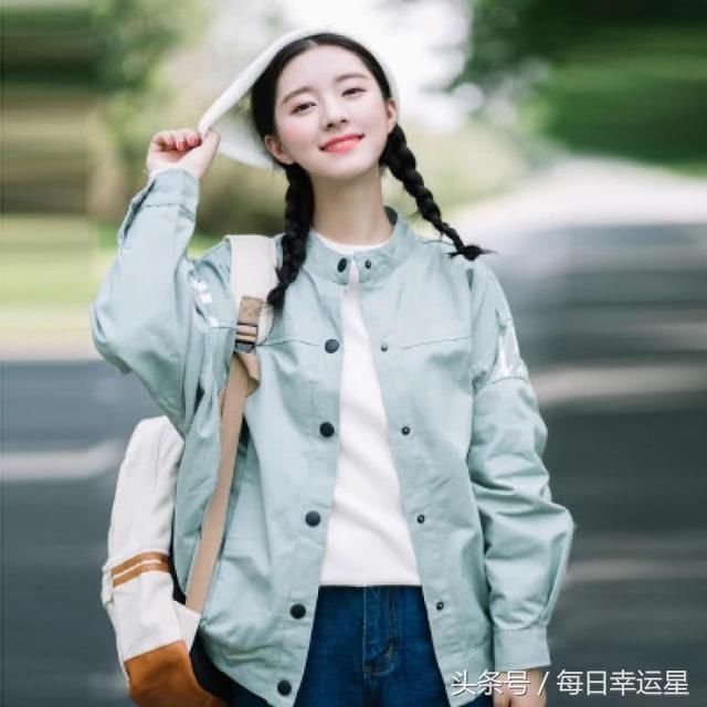 你最喜欢哪个女孩的穿着？测出你在班上的颜值有多高