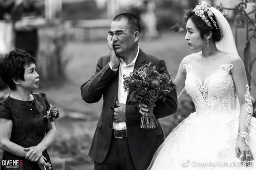  【户外】户外草坪上的婚礼派对，最妙的事是你都懂~