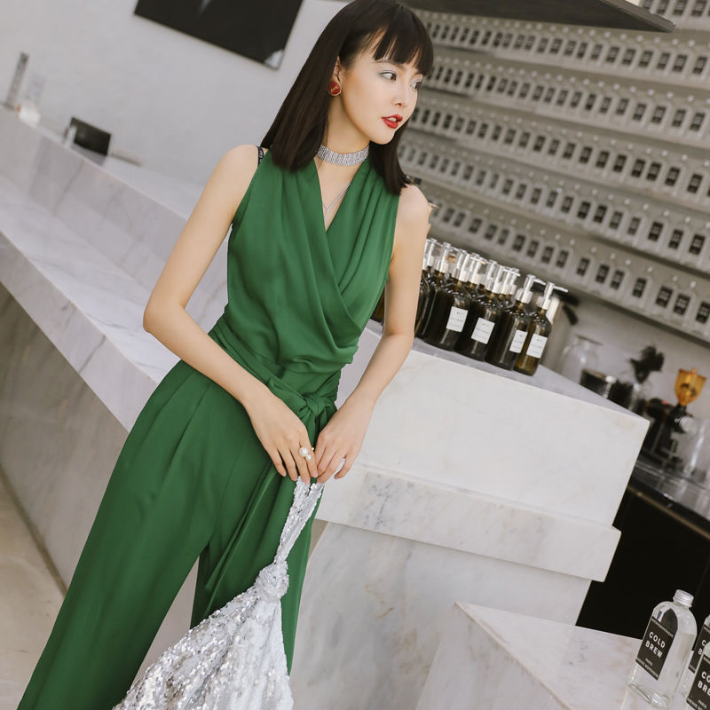 今年的连体装太美了!配高跟或平底都洋气，穿着优雅高贵又减龄