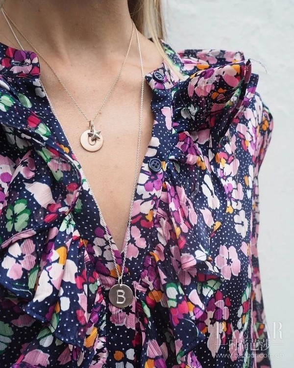 好闺蜜的钱币项链爆红 我也默默加进了购物车里！