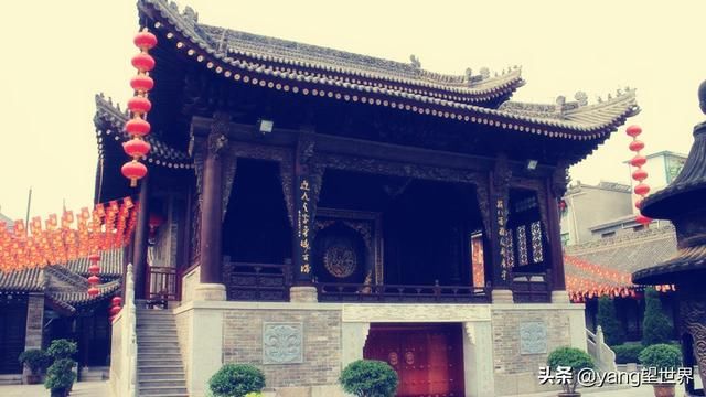 一座跟北京城隍庙齐名的寺庙，寺内一块匾只有内心无愧的人才敢念