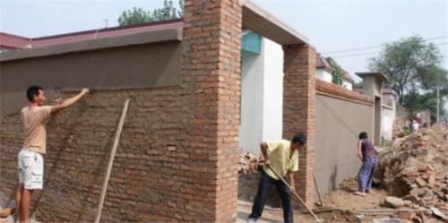  「叫好」农村厕改，本是为农民谋福利，为何农民们却“叫好不叫