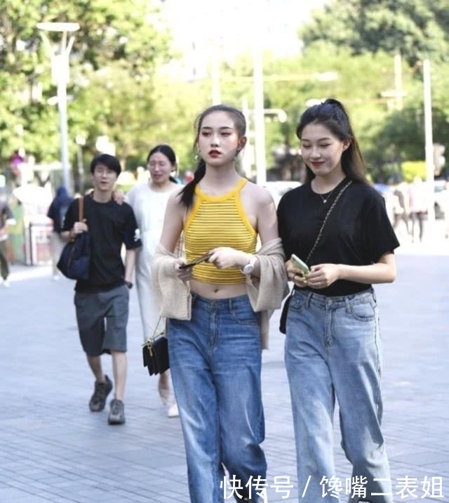 「舒适」帅气大方的牛仔裤舒适美观,可以很好的提升自己的时尚格调