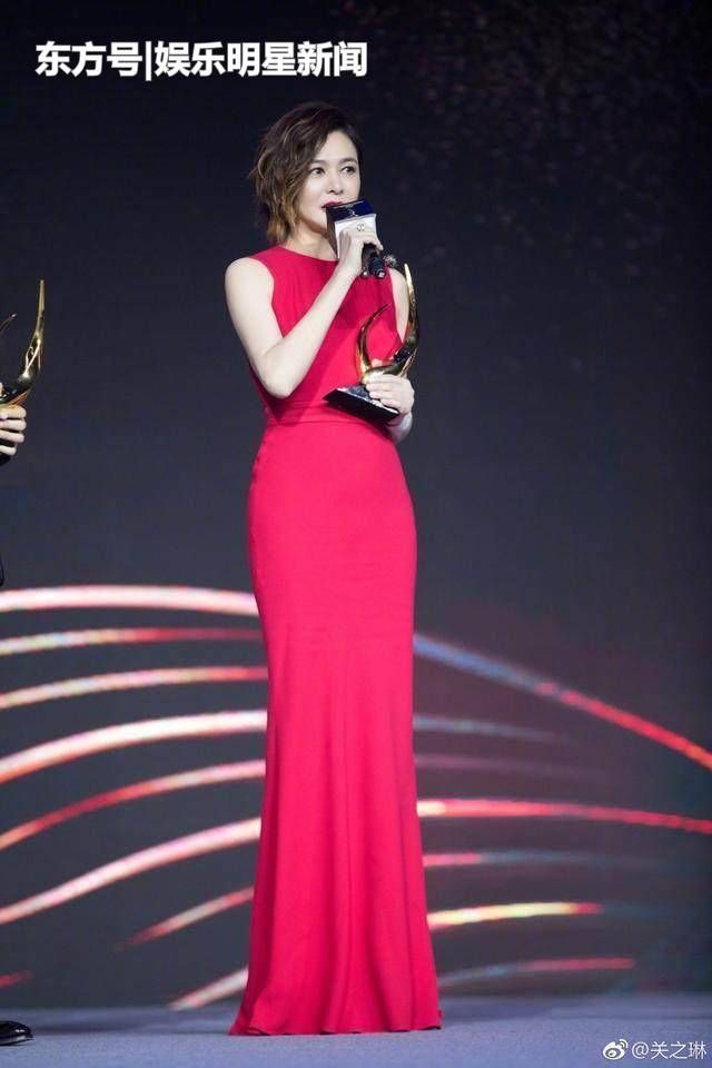 56岁关之琳真会穿!超短发吊带裙真显嫩 网友:不愧是逆龄美人