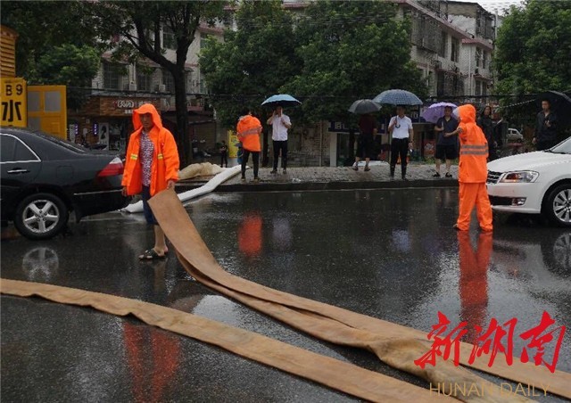 应对暴雨 麓谷街道无1例事故发生