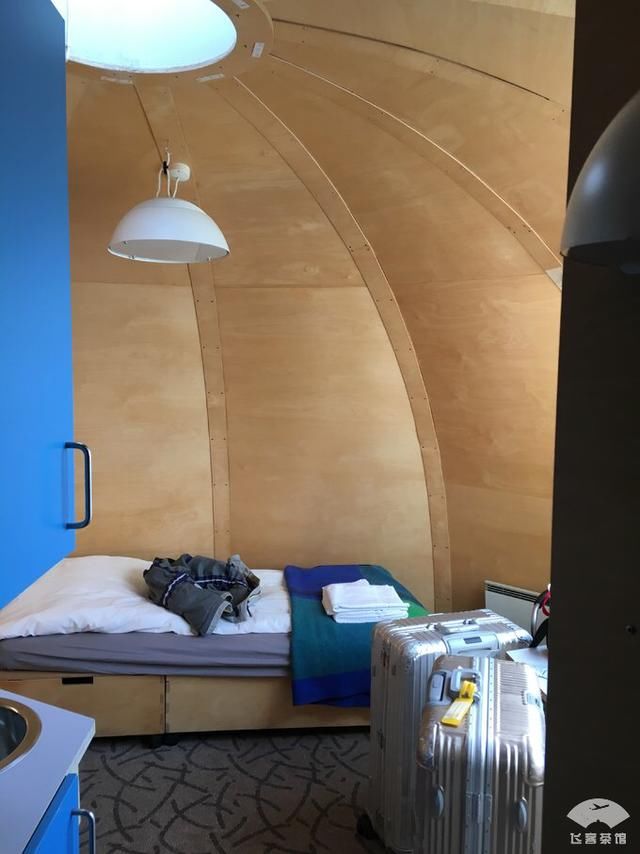 中国小伙北极之旅，入住2000多一晚的当地酒店，鲸鱼肉竟放路边卖