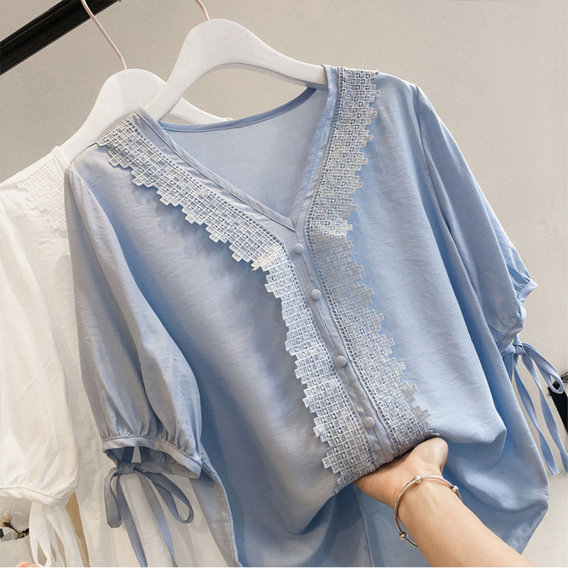 小姐姐还在犹豫穿什么，别犹豫了看看下面，在犹豫过冬了