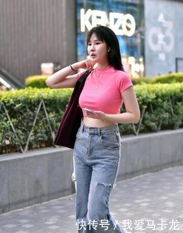  #美女#街拍美女图片，温文尔雅谁人不爱？回头率很高