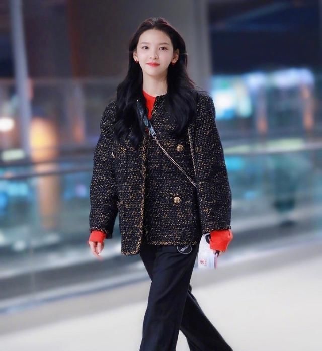  「长款针织小」女星们穿小香风外套,你被谁有惊艳到?