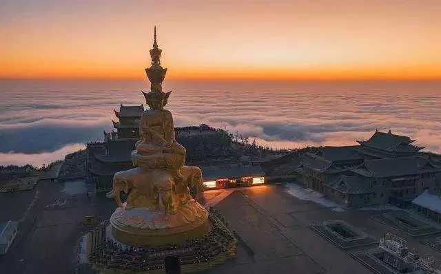 我们去这些神仙美地打卡,赏山川湖泊,漫步幽静古镇【2020热门旅游景点】