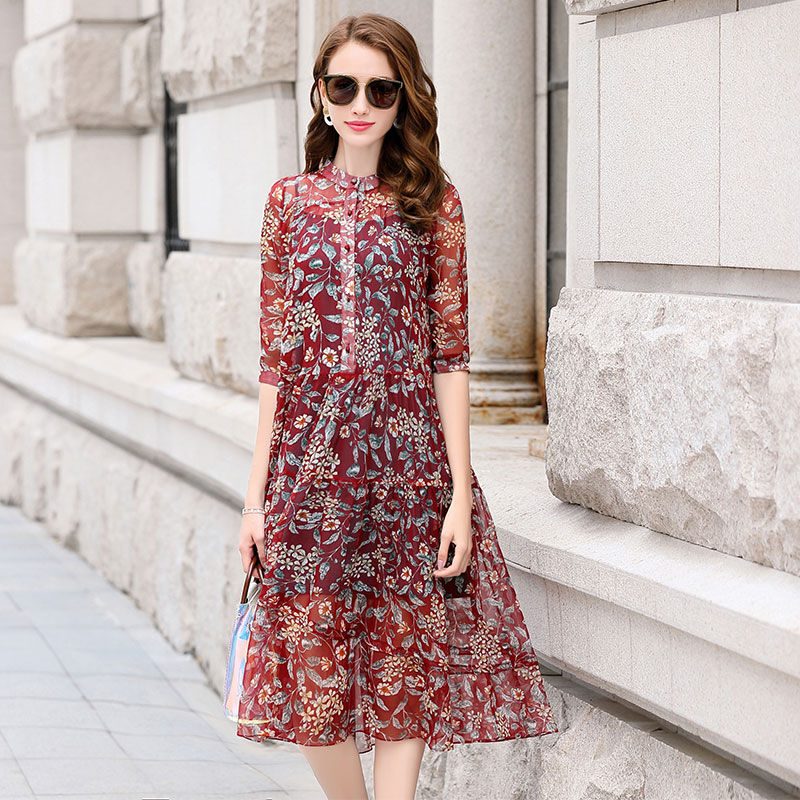 成熟女人穿这种连衣裙原来这么性感，尽显S型曼妙身姿