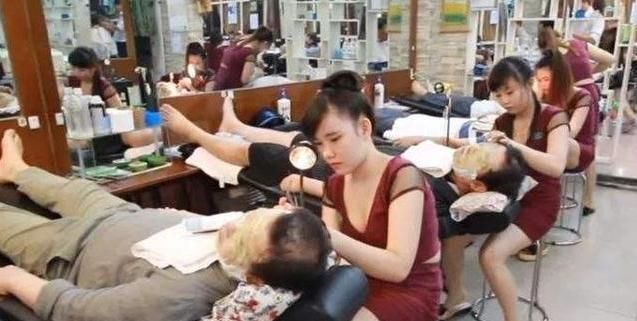 为何去越南旅行时，最好不要错过路边理发店？老司机说出了实情