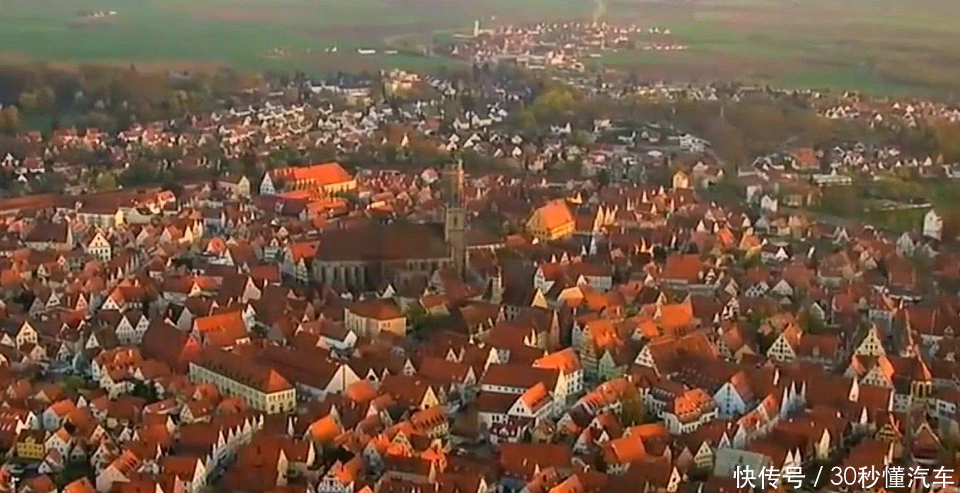 建在陨石坑上的小镇, 墙壁用7.2万吨钻石建成, 真钻石?