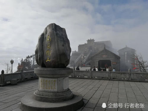 登上海拔1300米的南岳衡山，终于见到了2019年第一缕阳光