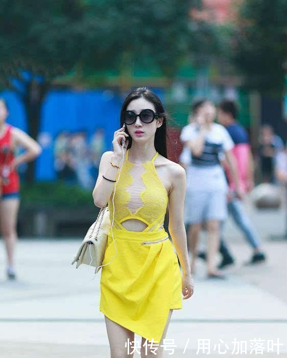 街拍长发墨镜时尚气质美女,若隐若现的透视装给人无限遐想