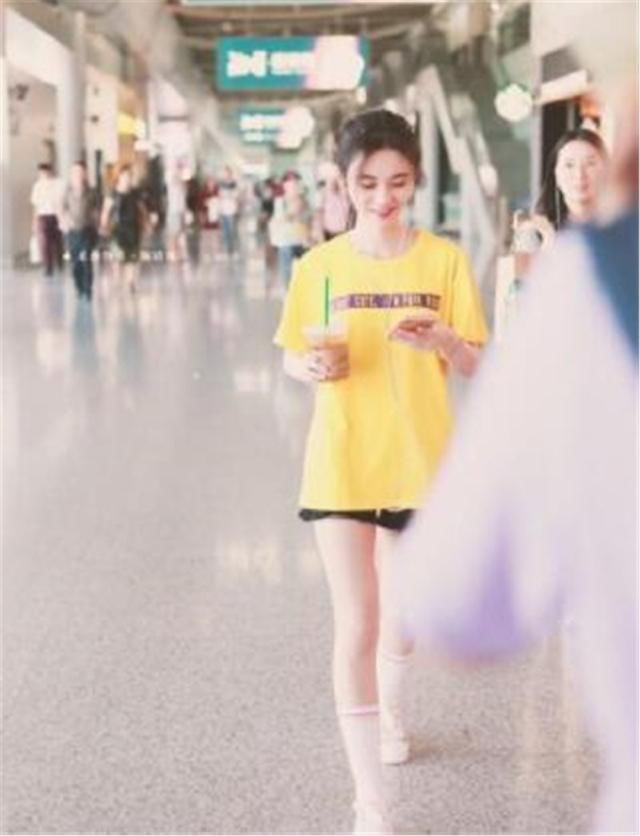 鞠婧祎终于好好穿裤子了，76斤穿出86斤的匀称，早该这样穿了！
