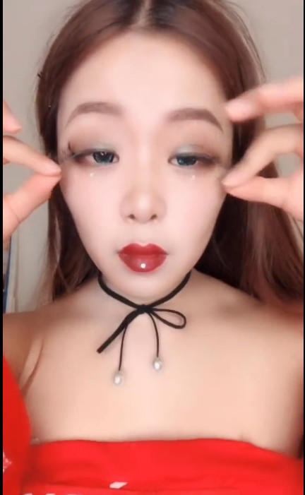 娶了夜店女王回家，每天看见她卸妆，都像是看恐怖片一样！