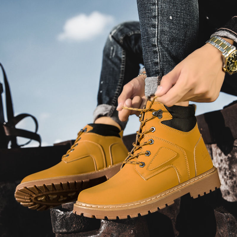 凉鞋可以冷藏了，今年未上先火的马丁靴提早，女人见了直呼:太帅