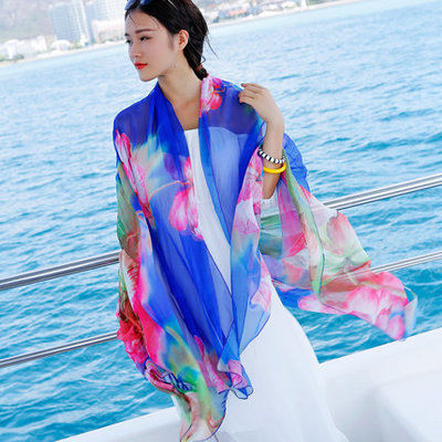 媳妇个子矮，不敢买长裙，9月就穿“秋披肩”，时尚又显高