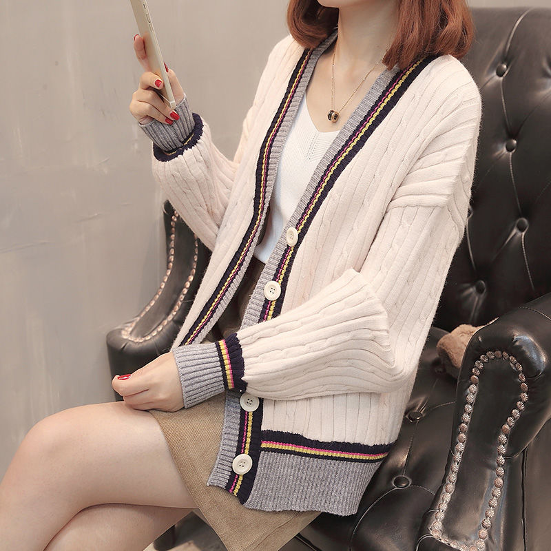 立秋后，45岁老婆买秋装约会穿，上身显瘦显嫩，看着就像小姑娘