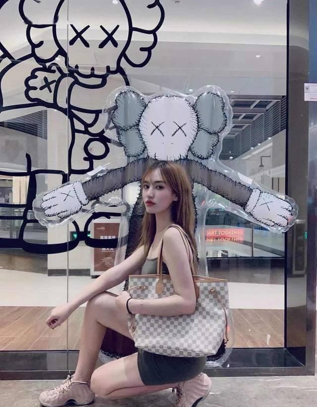 『露脐装』SNKR Girls丨纹身、短裙、露脐装,这么狠的球鞋女生你们肯定顶不住!4.6-4.12