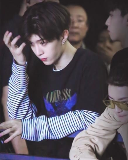 范丞丞亮相活动,化浓妆,涂口红,时尚感和其他男生不同!