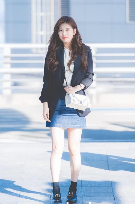 当裴秀智与李沁同穿西装配短裙，终于明白什么叫身材与气质并存!