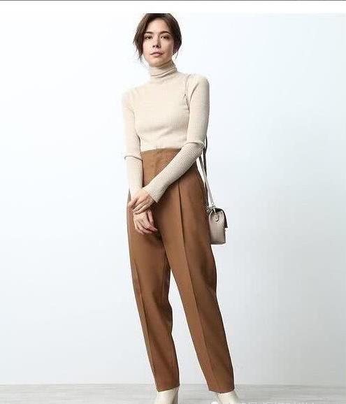  #女士#上身微胖的女士，记牢衣服裤子“6不穿”的方法，要不然显矮还没有气场