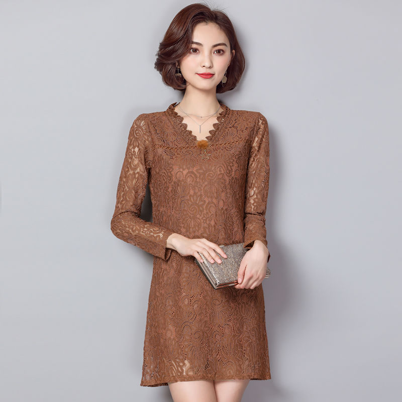 一入秋，51岁婆婆买这3条，新款裙子，巨洋气!难怪真丝都扔了