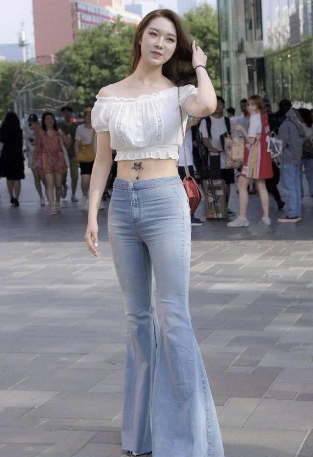  美女|牛仔裤的款式不错，让你的腿部看起来更长，轻松穿出青春动感魅力