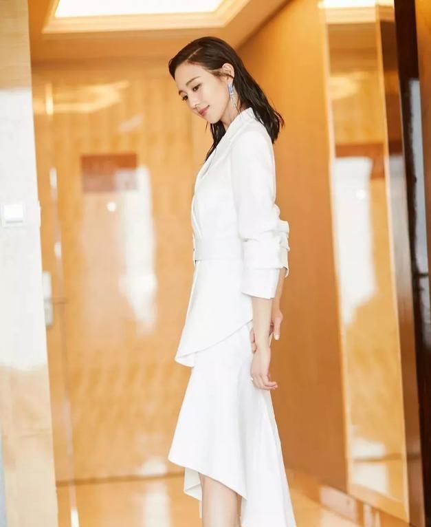  「漂亮」早春流行穿这些连衣裙,一款比一款洋气高档,搭配外套更漂亮