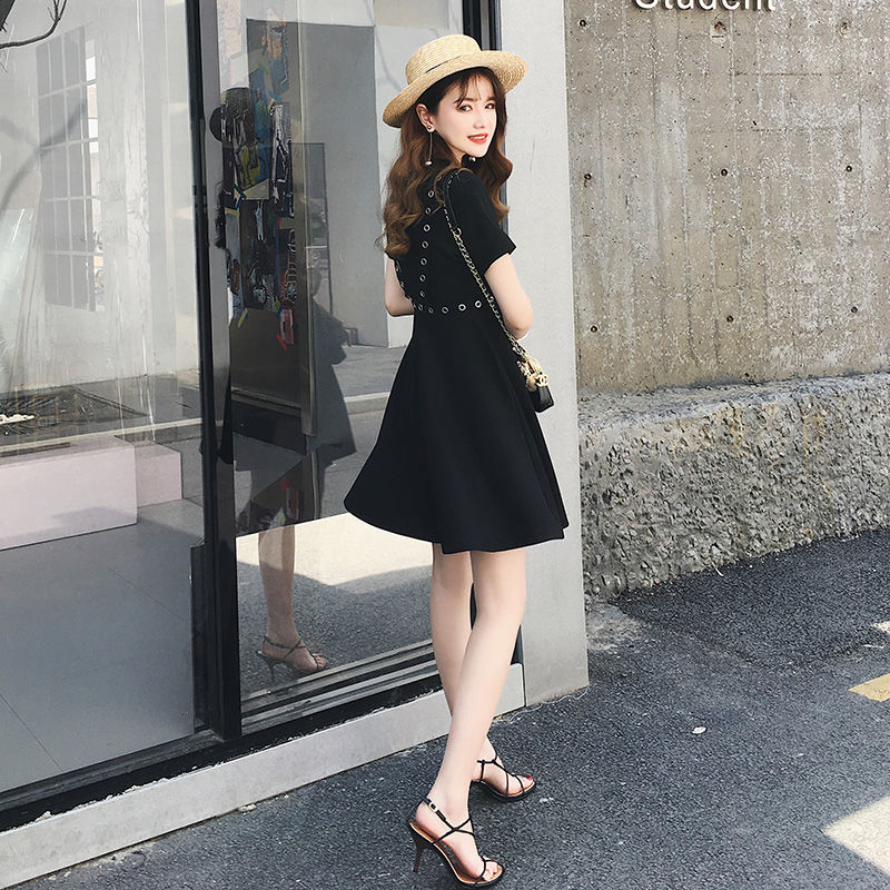 小个子女生都想要的高挑秘密!洋气A字裙+高跟鞋,巨显气质美