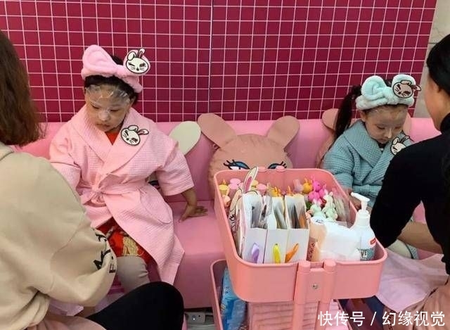  [妆之后]女孩化妆打扮别早于这个年龄，以免沾染上此“病”，半辈子都毁了