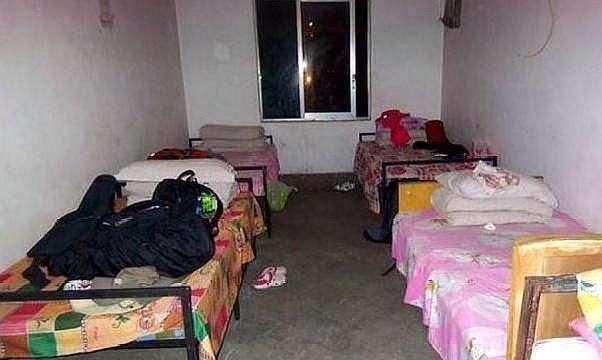 为何火车站有人宁睡广场，也不去揽客大妈推荐的旅店？原因很简单