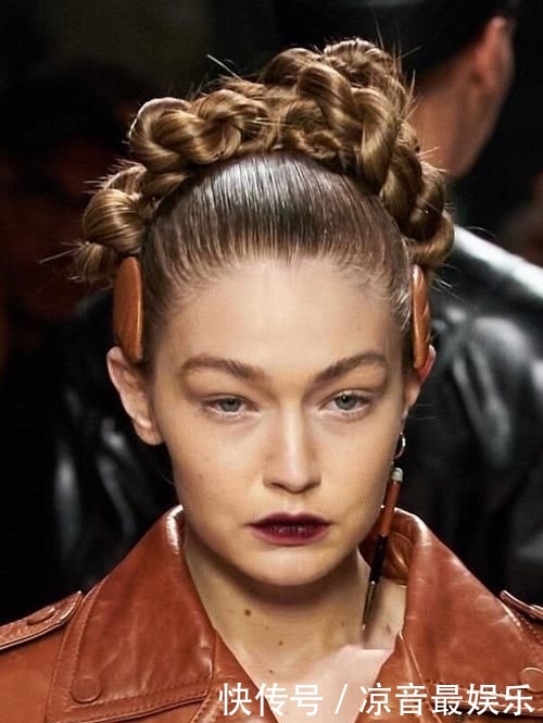 FW20■FENDI FW20 妆容发型展现女性力量《星球大战》发髻成亮点?
