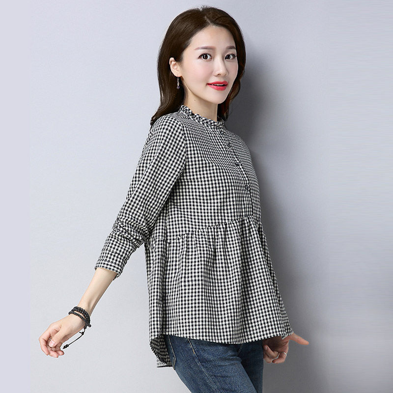 我的妈!55岁婆婆也太时髦了，秋天穿小衫+萝卜裤，美到不敢认