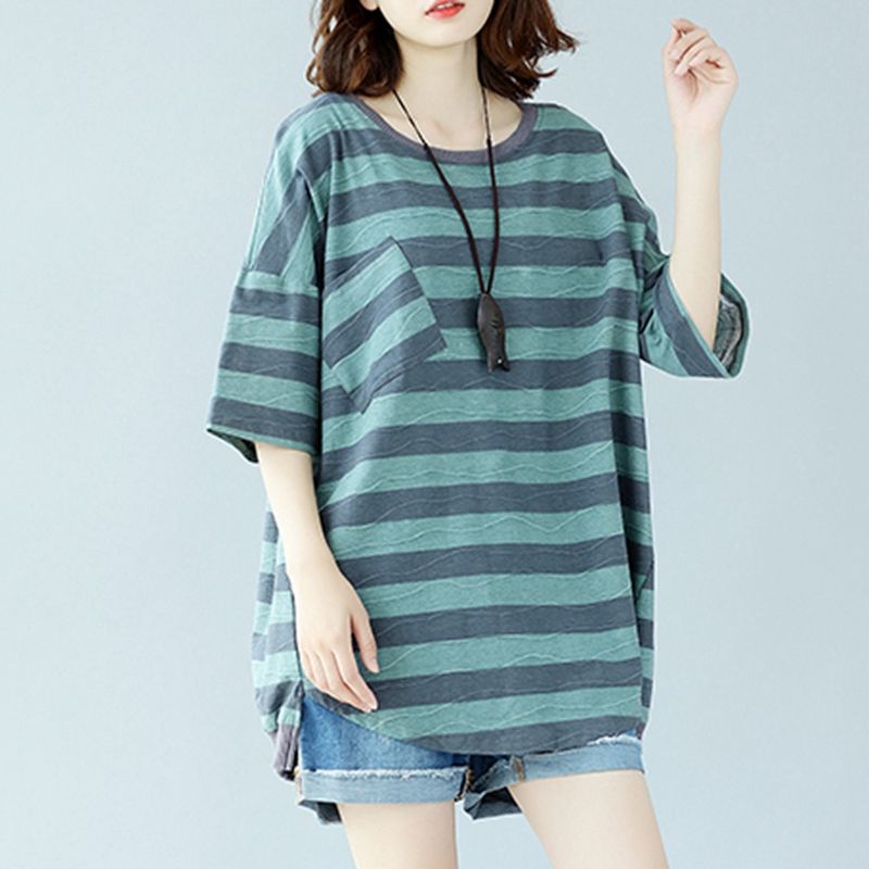 不得不说!53岁妈妈有眼光，穿了这款套装，秒变古典女神