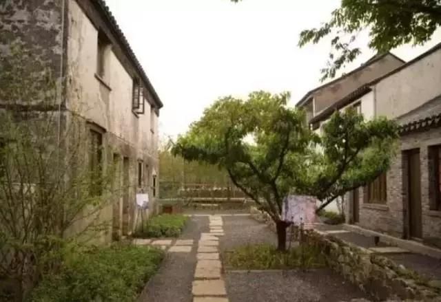 城市待不下去了，回乡村吧，建个院子安静生活