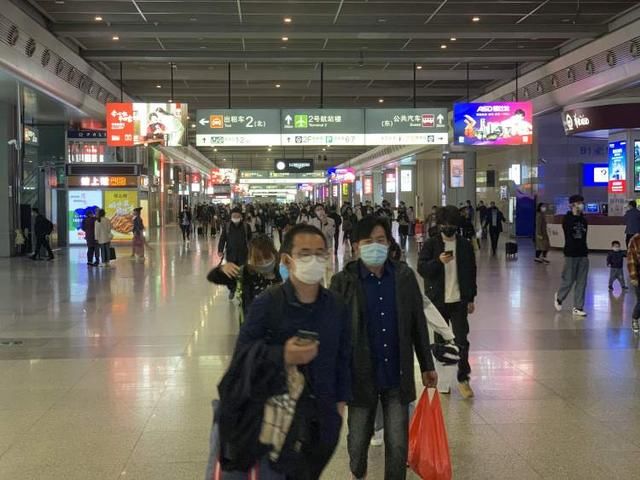  周到：周到调查上百位武汉来沪旅客，超2成旅客登车前做过核酸检测