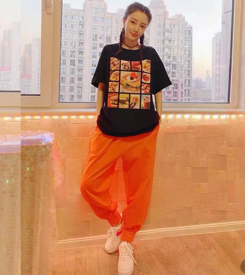 『墙根』李小璐晒美照秀完美身材,墙根却P变形,腿形与未修图对比差距大