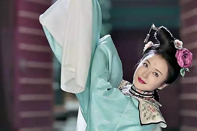 迪丽热巴真人秀纪录片&江疏影娜扎组团穿复古版运动夹克