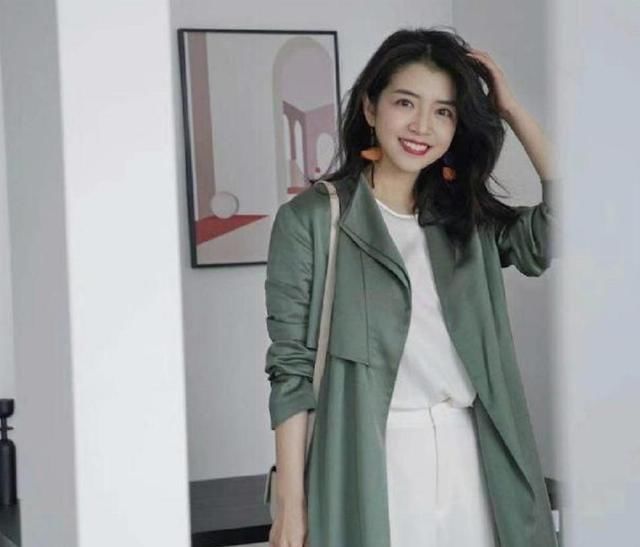  『博主』初春长大衣不清楚如何搭配？跟随三木时尚博主那样穿，显年轻气场美极了